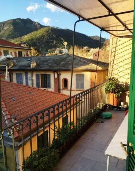 Al Castello Apartment Леванто Екстериор снимка