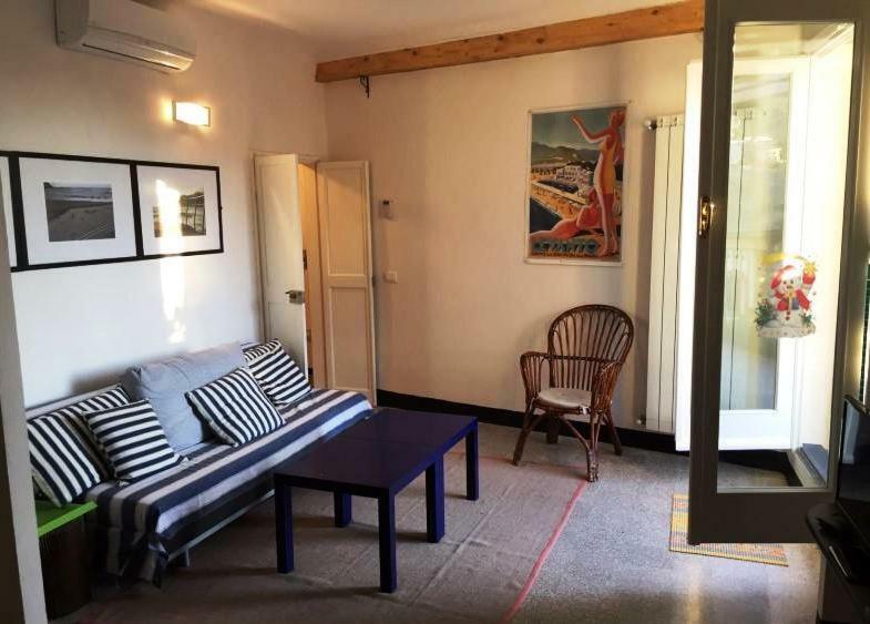 Al Castello Apartment Леванто Екстериор снимка