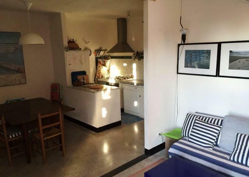 Al Castello Apartment Леванто Екстериор снимка